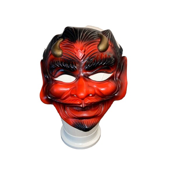 Classic 10r Adjustable Halloween Costume Mask - Picture 1 of 9
